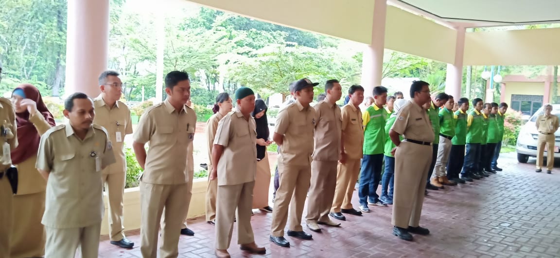 Diguyur Hujan, Pegawai Disperkim tetap mengikuti Apel